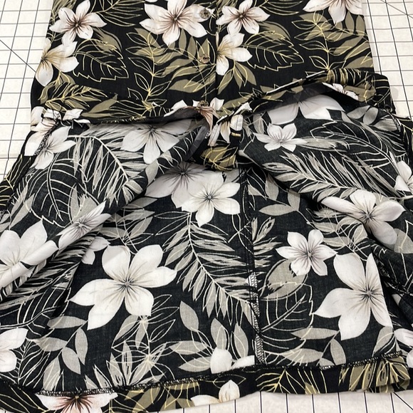 Bahama Beach long sleeveless dress, button front, v-neck, waist ties in the back - Picture 10 of 12